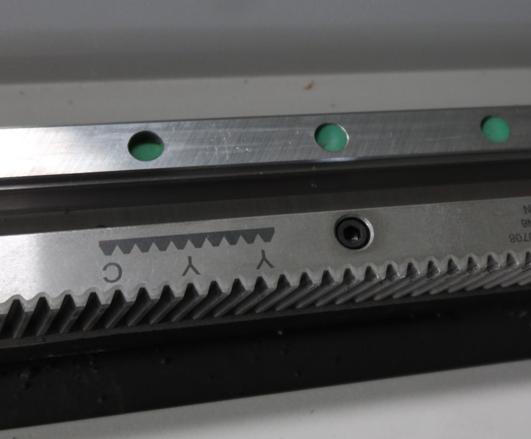 Alta Precizeca Fibro Laser Tranĉa Metalo Neoksidebla Ŝtalo Karbono 2000w
